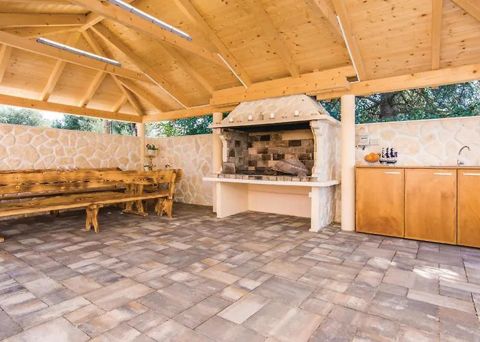Six-Bedroom Holiday Home In Bibinje Holiday home Bibinje