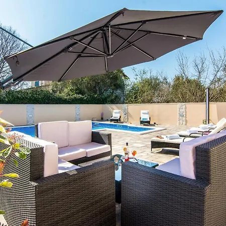 Holiday home Six-Bedroom Holiday Home In Bibinje *