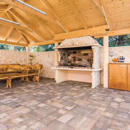 Six-Bedroom Holiday Home In Bibinje Casa vacanze Bibinje