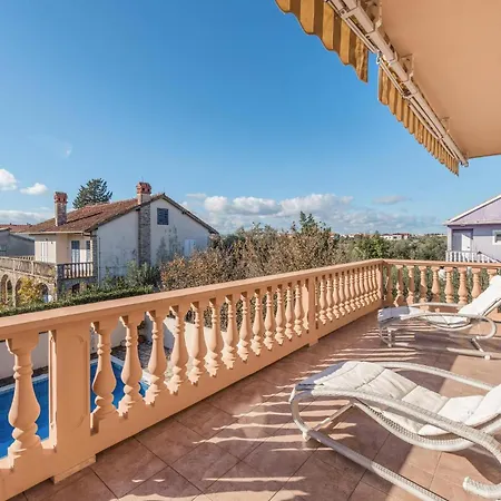 Six-Bedroom Holiday Home In Bibinje Bibinje