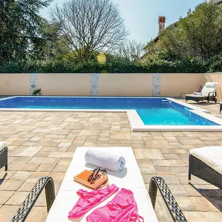 Six-Bedroom Holiday Home In Bibinje Casa vacanze